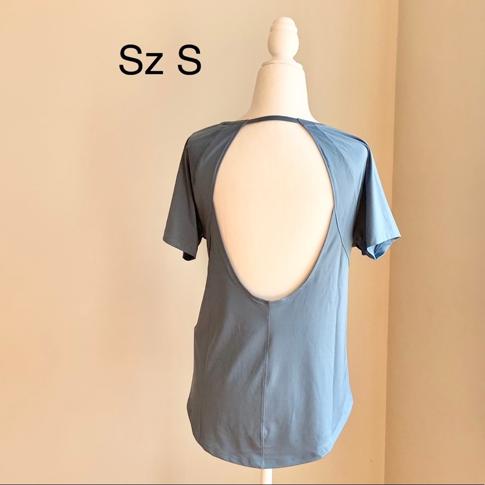 NWT Under Armour Women’s Open Back Loose Short Sleeve Shirt Teal/Blue Sz S
